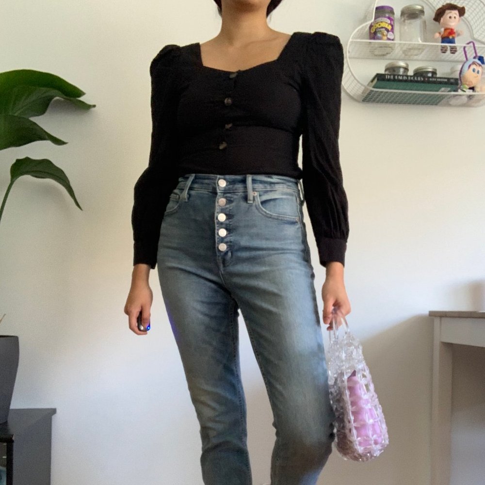 Black long sleeves puffy shoulders
